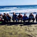 Petit groupe Erasmus en séjour linguistique à La Réunion découvrant les plages de l’île.